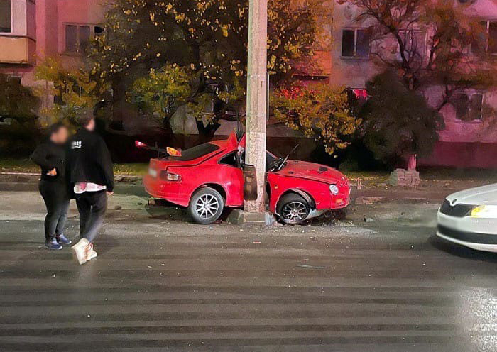 В Белгороде &#171;Тойота&#187; врезалась в столб. Водитель погиб