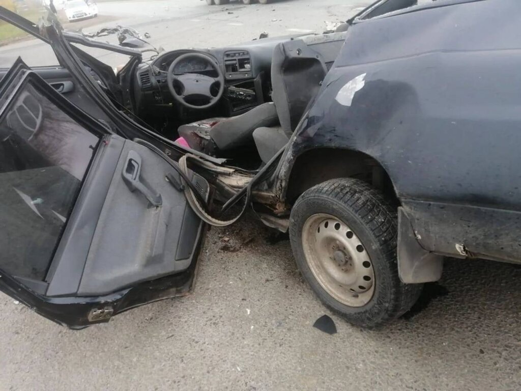 В Набережных Челнах ассентизаторский автомобиль разорвал на части &#171;Ладу&#187;