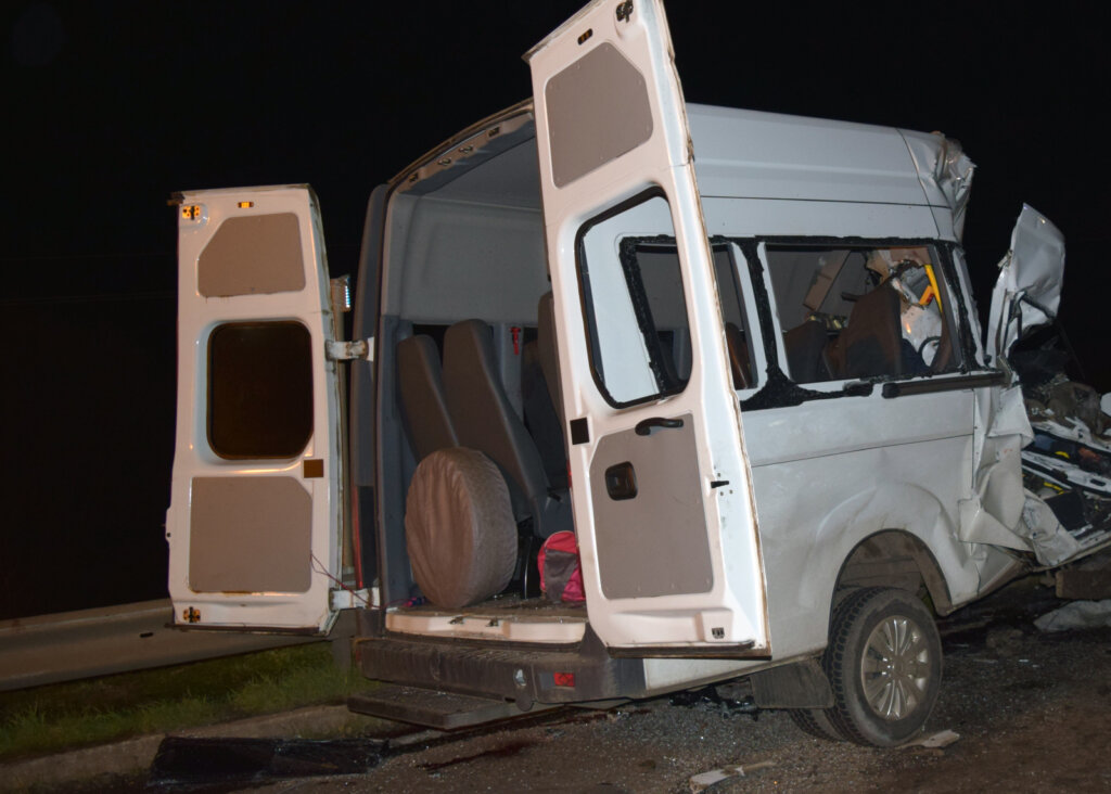 В Белгородской области в ДТП с микроавтобусом и бензовозом погибли 8 человек