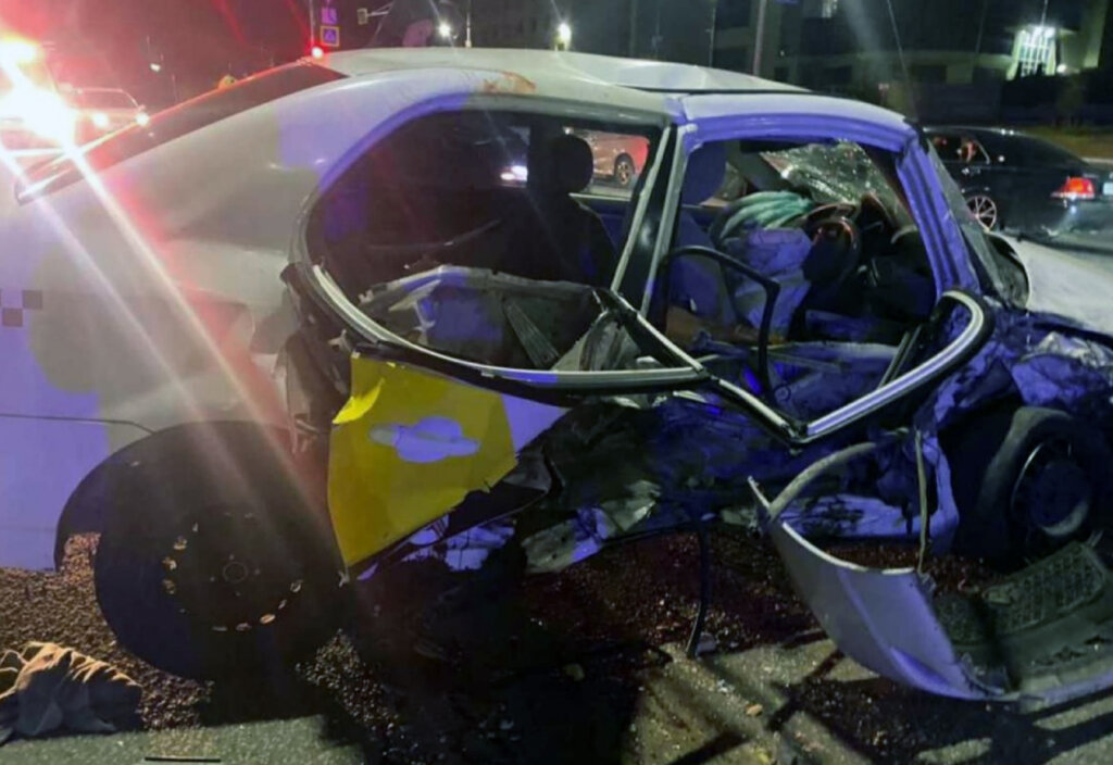 Пьяный лихач на BMW врезался в такси в Петропавловске-Камчатском