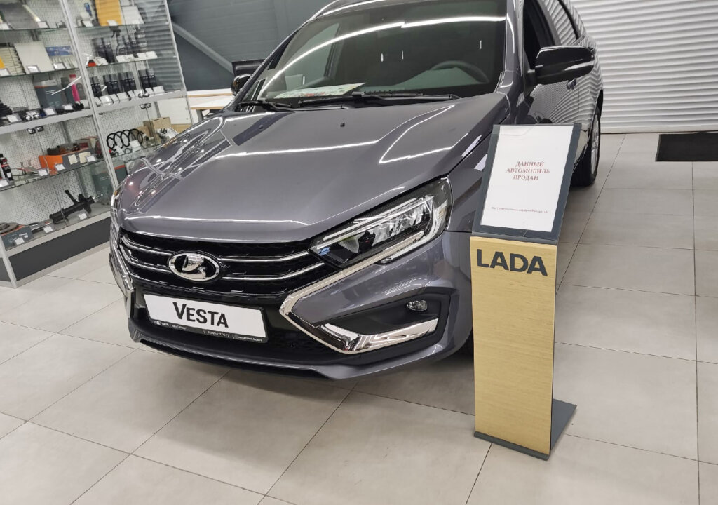 За комплект колес для автомобиля Lada Vesta дилер просит почти 400 тысяч рублей