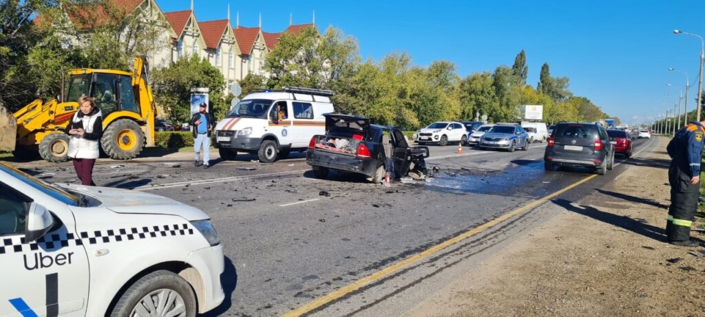 Видеорегистратор запечатлел момент трагической аварии в Анапе