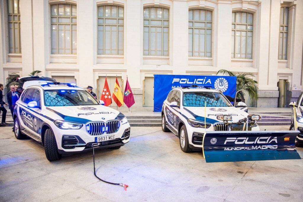 Полиция Мадрида получила снегоуборщики на базе BMW X5