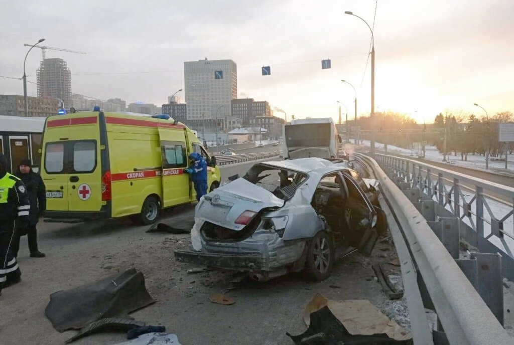 Водитель и пассажир &#171;Тойоты&#187; погибли в ДТП с автобусом в Новосибирске