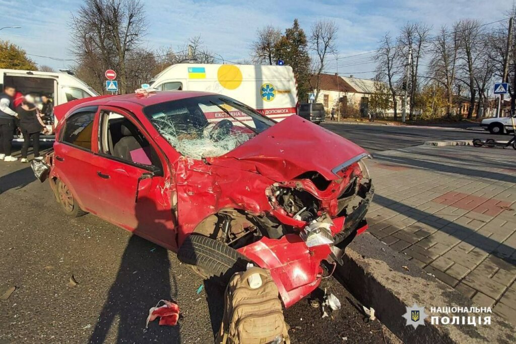 Жесткая авария с участием автомобиля и маршрутки в Черкассах