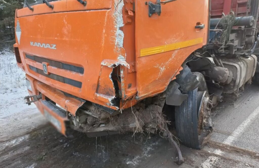 Женщина устроила массовую аварию на трассе в Удмуртии