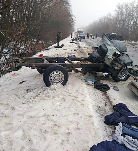 В Воронежской области УАЗ разорвало на части в ДТП с грузовиком