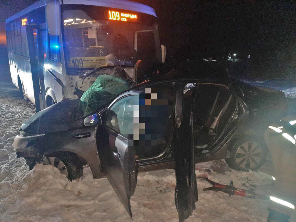 Двое погибли в ДТП с рейсовым автобусом в Чувашии