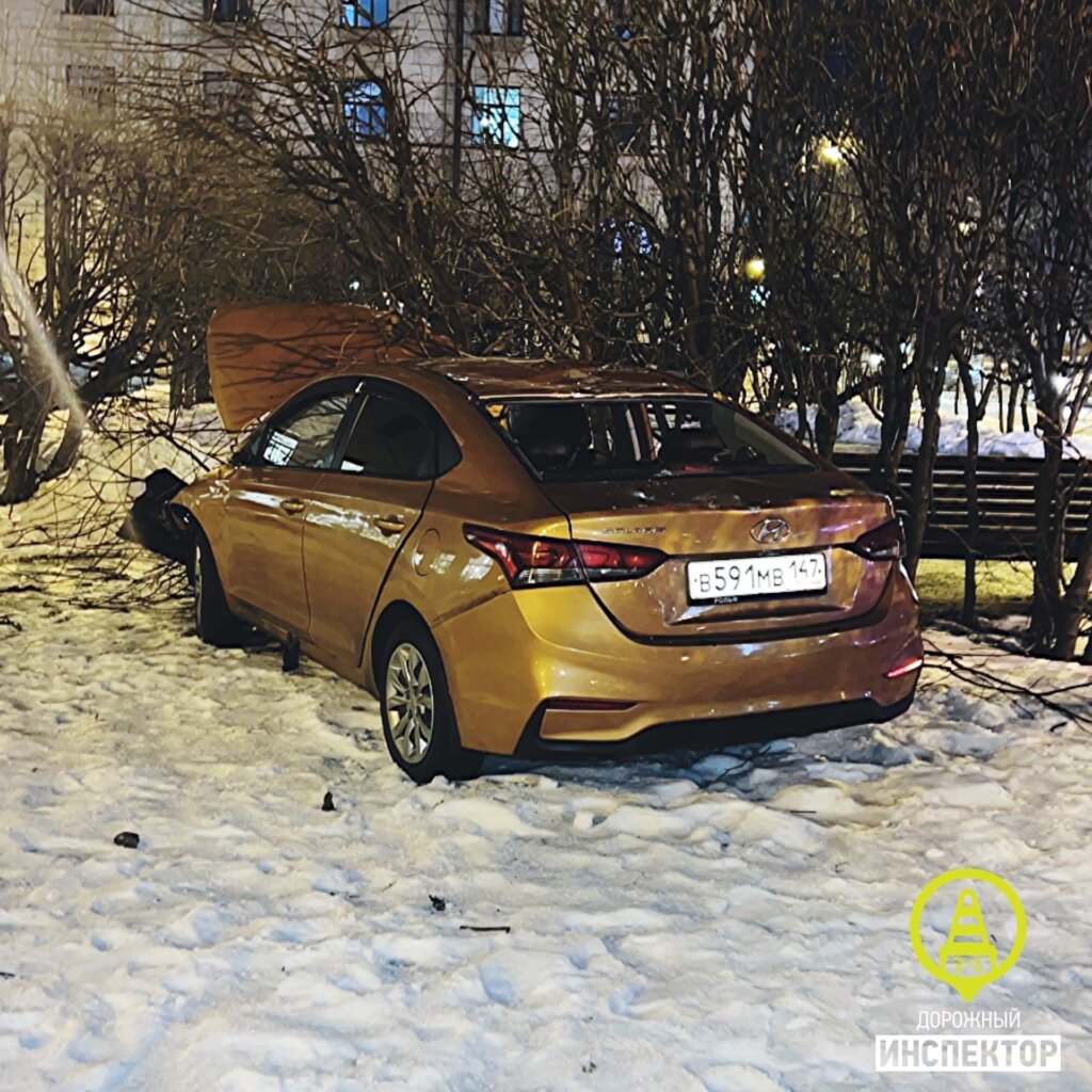 На Васильевском острове Hyundai Solaris сбил пешеходов