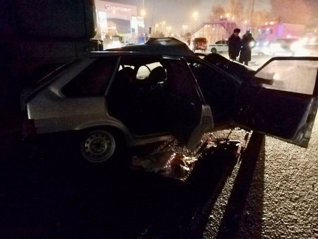 Двое молодых разбились в ночном ДТП Новосибирске
