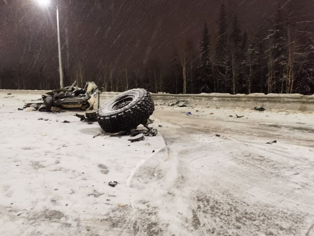 Двое молодых погибли в массовом ДТП в Новом Уренгое