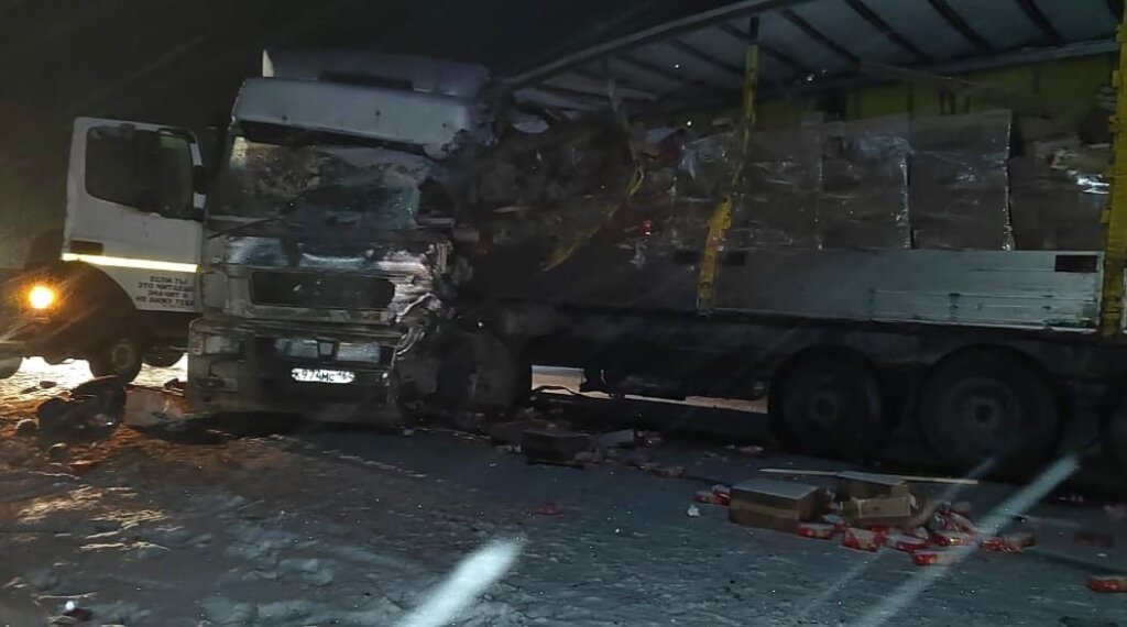 Два человека погибли в ДТП с участием автобуса в Омской области