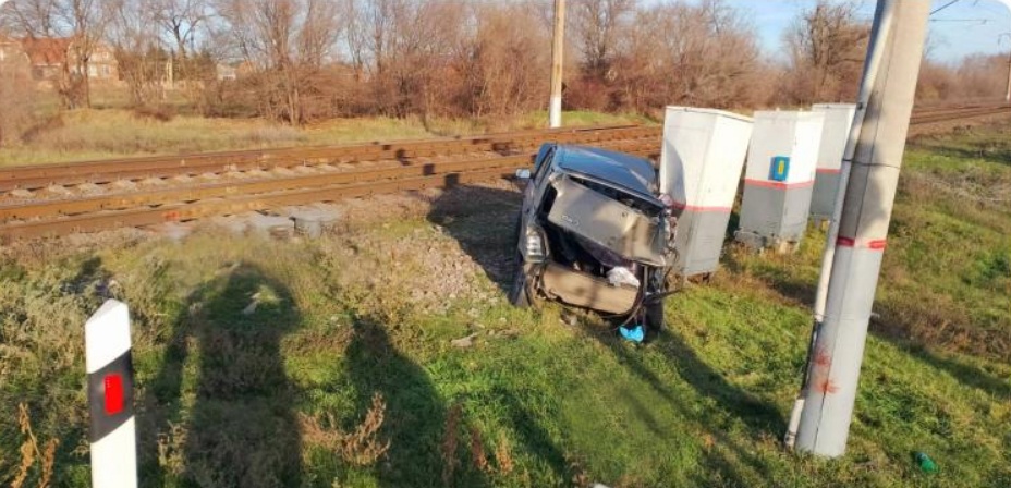 Пожилые супруги погибли в ДТП с поездом в Ростовской области