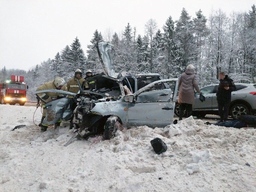 Водитель и пассажир «Гранты» погибли в ДТП на трассе М-9 «Балтия»