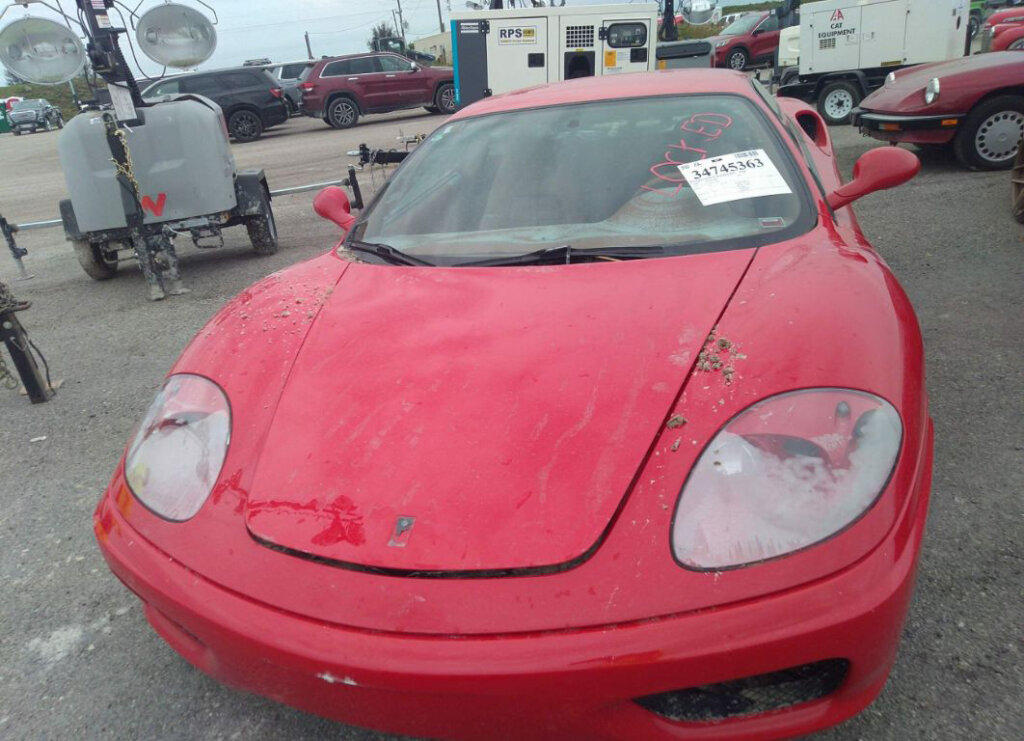 В США практически за бесценок продают спорткар Ferrari 360 Modena