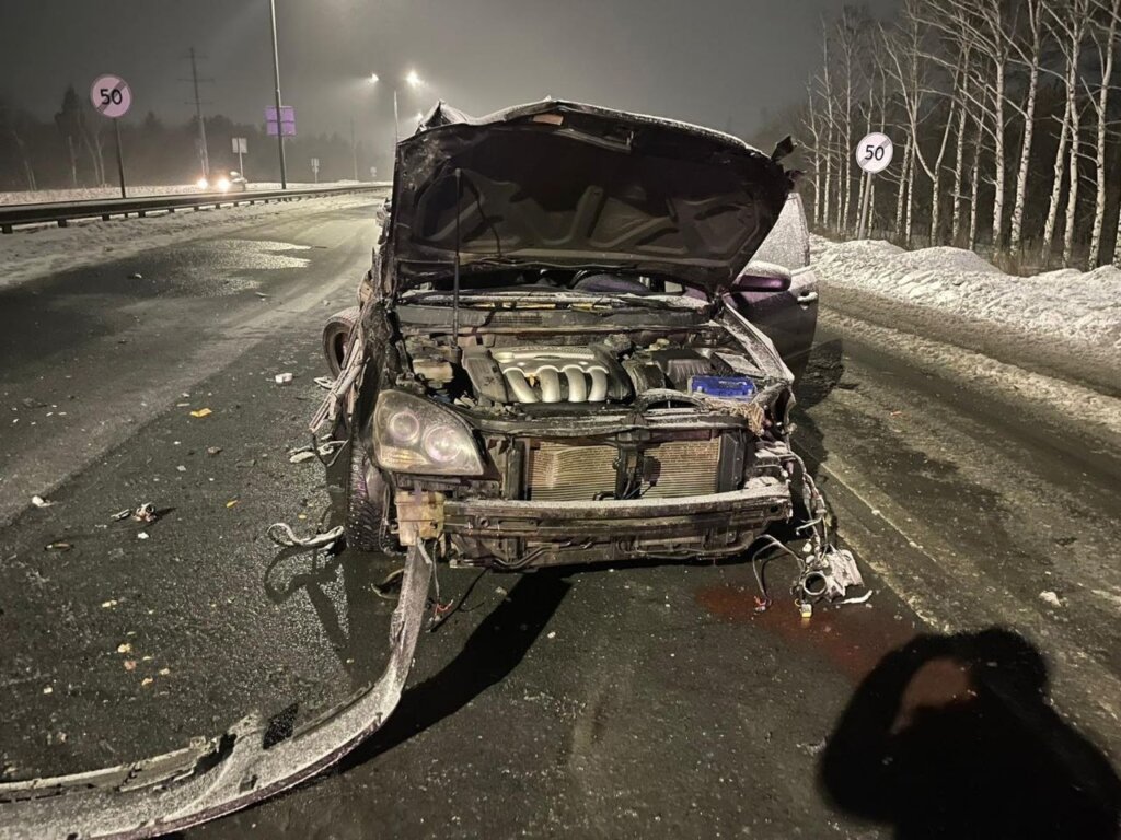 В Оренбурге пьяный лихач на Audi на полном ходу въехал в Kia и превратил его в груду металла