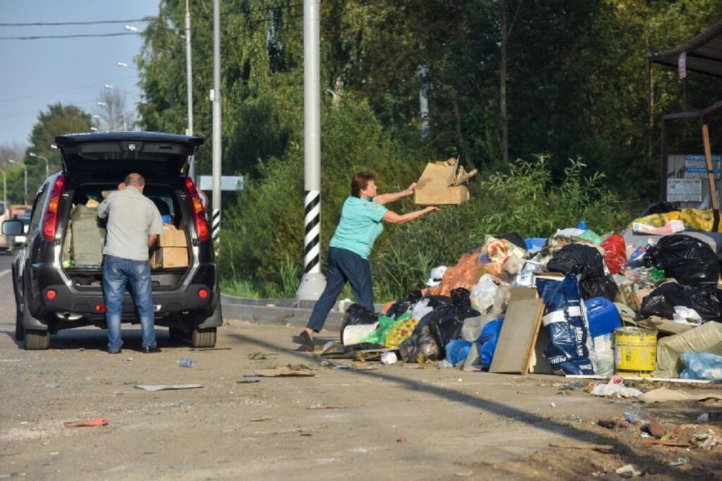 С 11 января за выброшенный из салона мусор могут конфисковать автомобиль