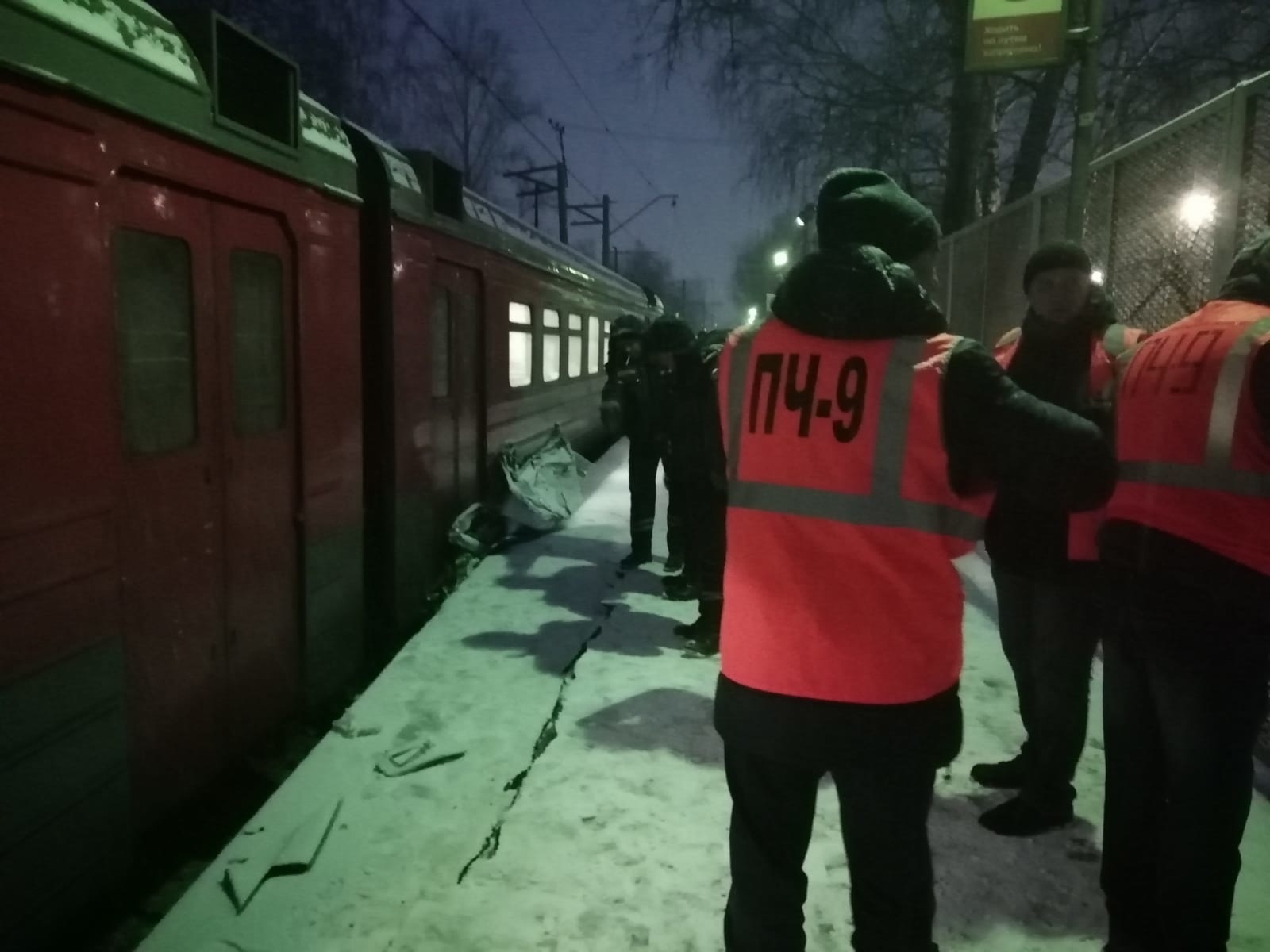 Что случилось в московской области вчера. Столкнулись электрички в Подмосковье. Ивантеевка поезд сбил машину.