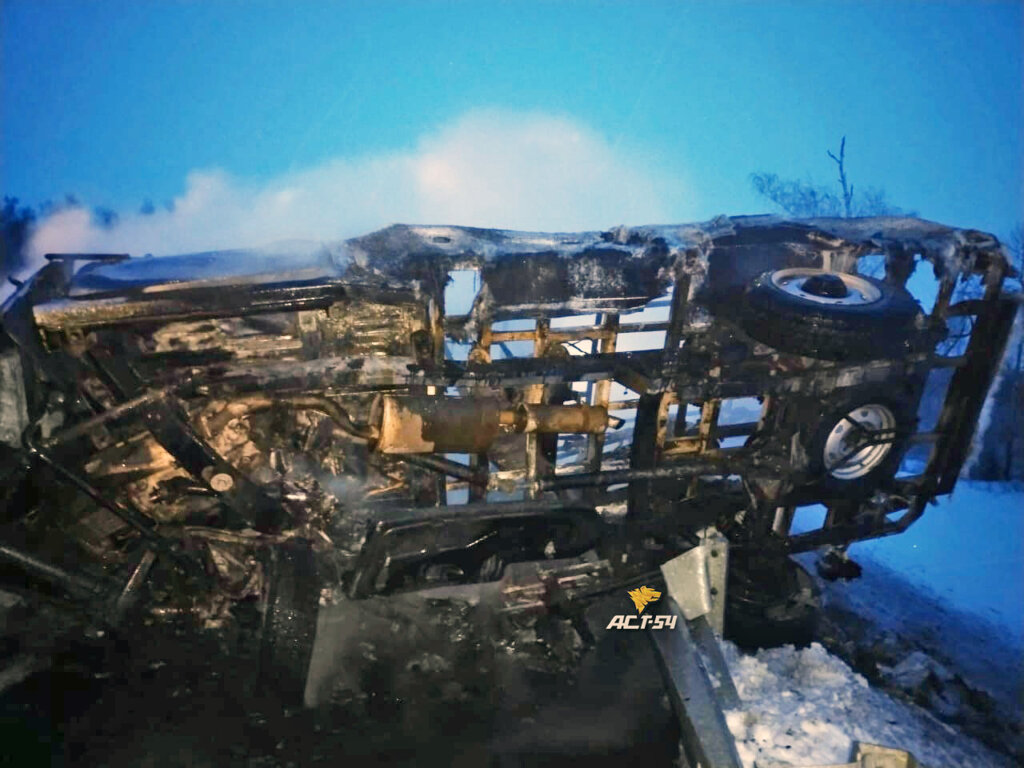 Скорая помощь сгорела дотла. Огненное ДТП под Новосибирском унесло четыре жизни