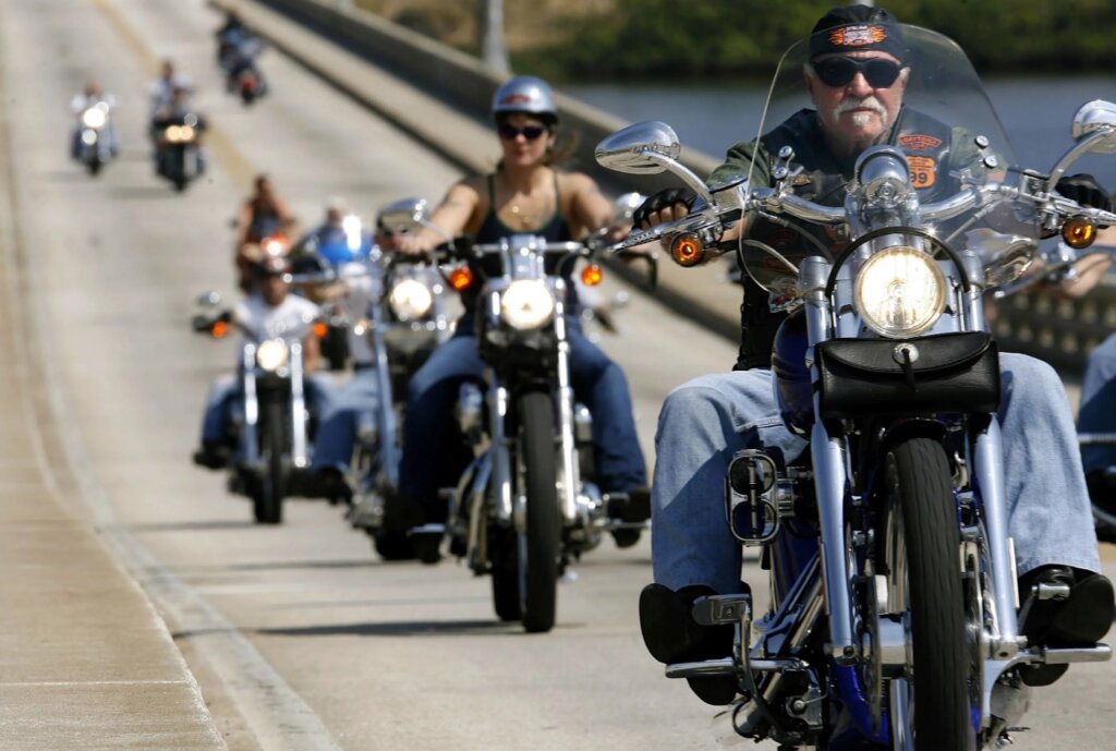Harley-Davidson отказывается от мотоциклов с бензиновыми моторами. Байкеры недовольны и объявили бойкот