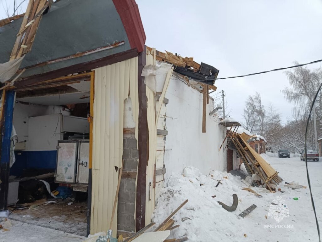 Взрыв в автосервисе в Татарстане: взрывной волной выбило стекла квартир жилого дома