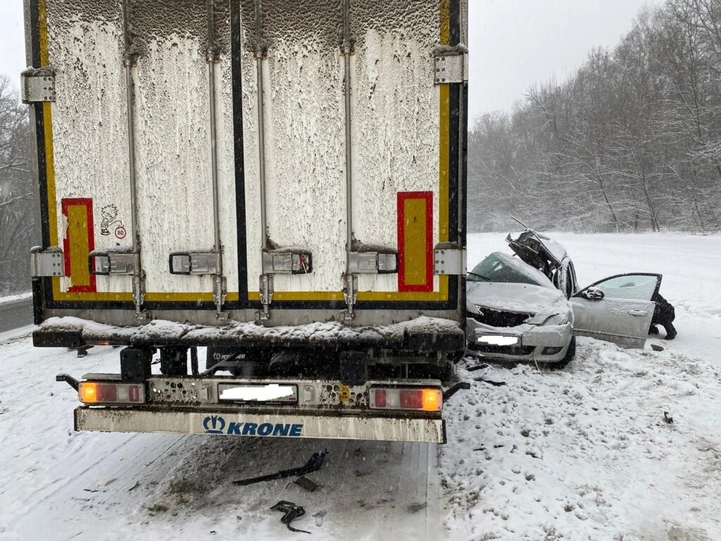 Роковая ошибка водителя привела к гибели трех человек на трассе М-2 &#171;Крым&#187;