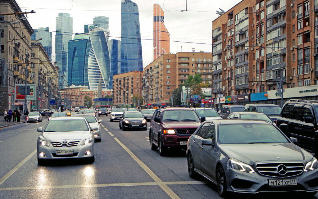 Названы регионы России с самыми аккуратными водителями