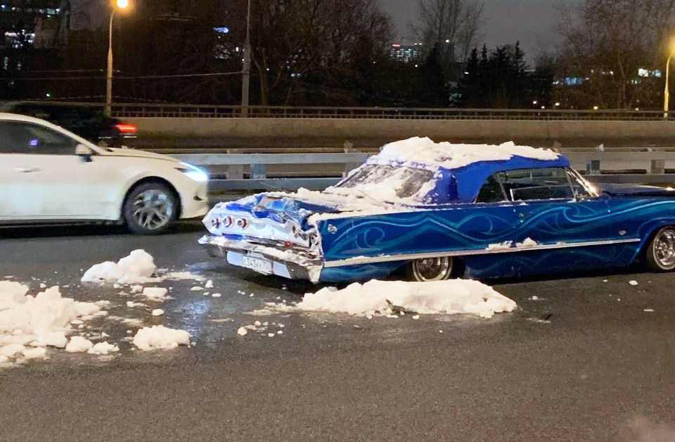 В Москве разбили раритетный Chevrolet Impala 1974 года выпуска