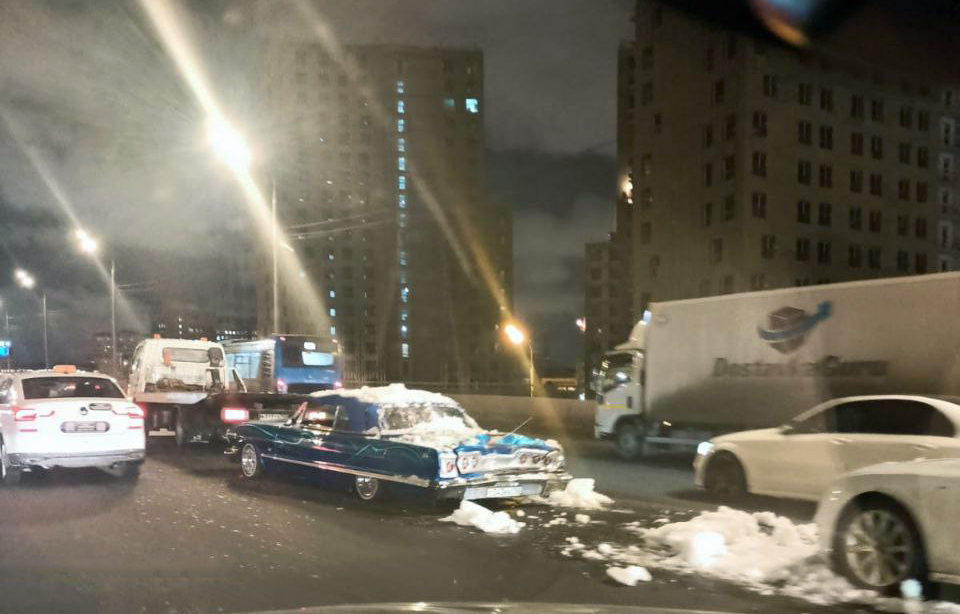 В Москве разбили раритетный Chevrolet Impala 1974 года выпуска