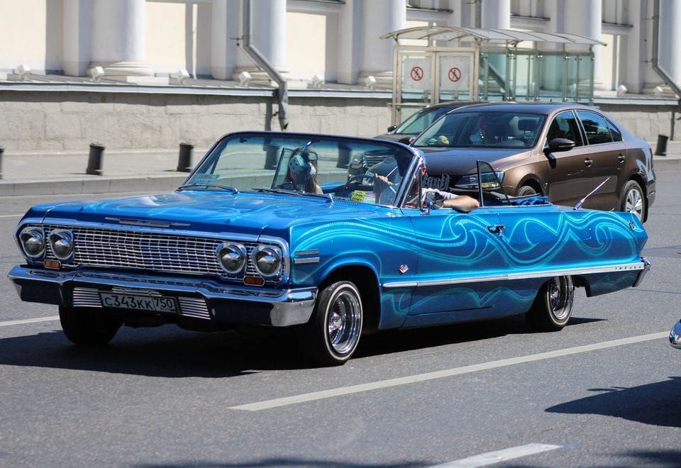 В Москве разбили раритетный Chevrolet Impala 1974 года выпуска