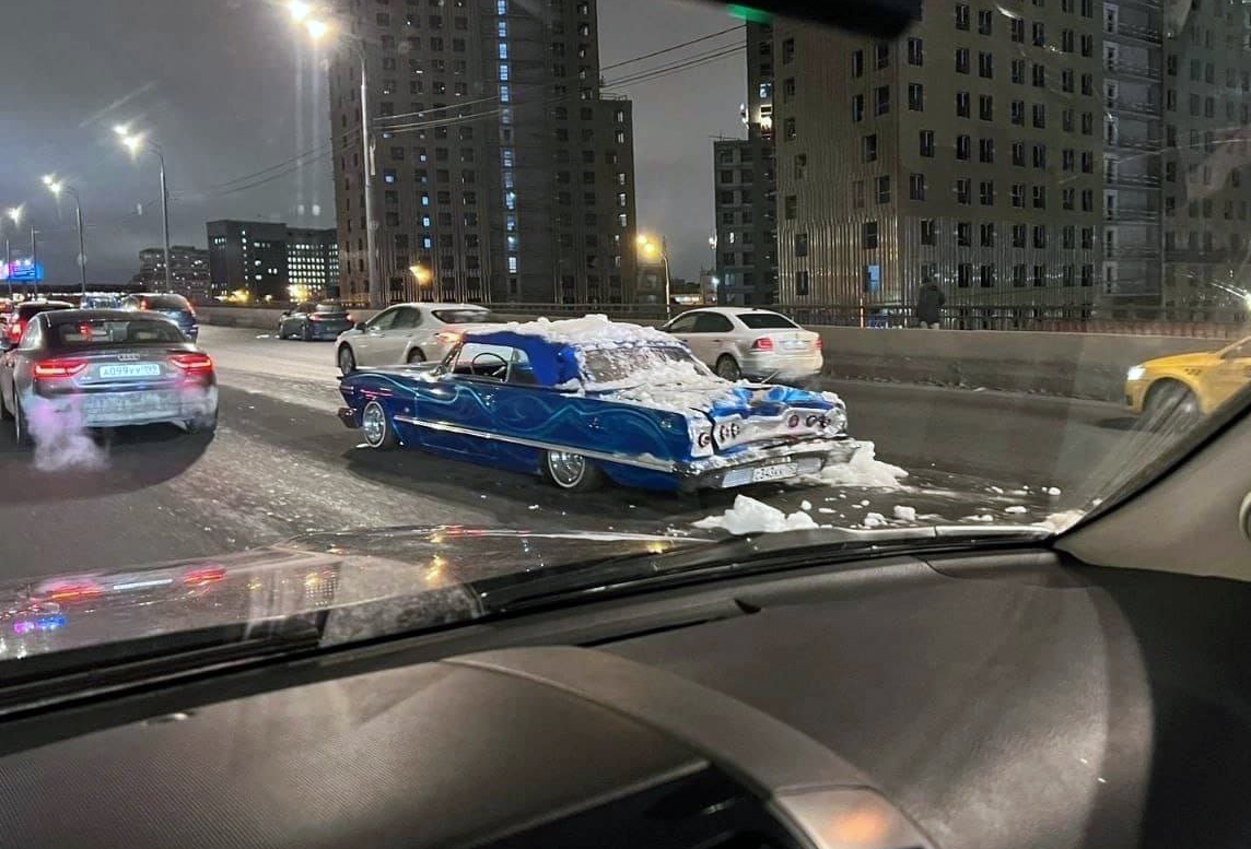 В Москве разбили раритетный Chevrolet Impala 1974 года выпуска