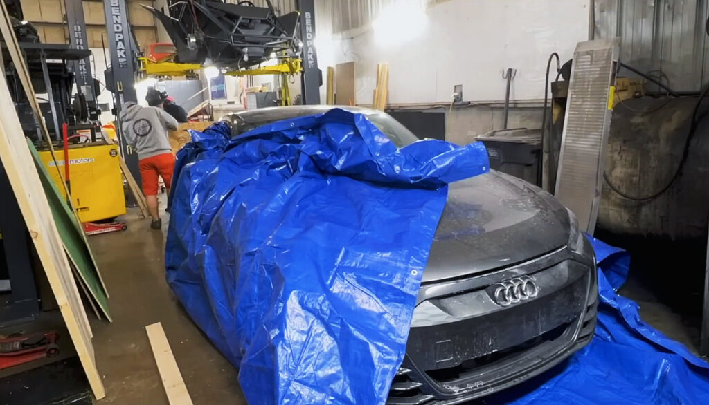 Американец засыпал Audi двумя тоннами риса
