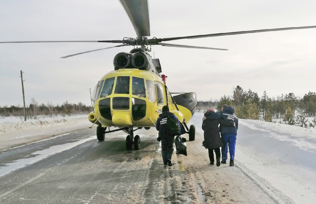 Трагедия на трассе под Сургутом: автомобиль с семьёй вынесло под встречный грузовик