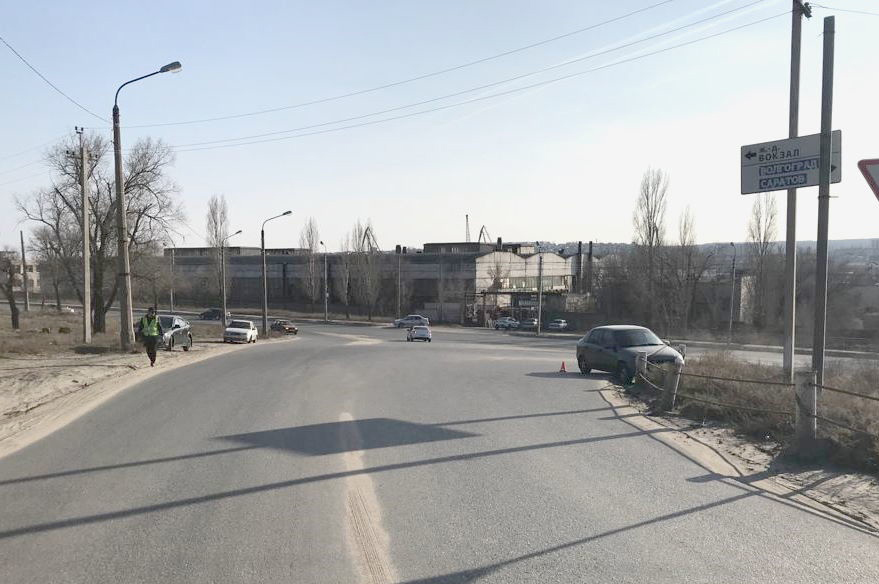 В Волгоградской области девушка-водитель на ходу выпрыгнула из машины