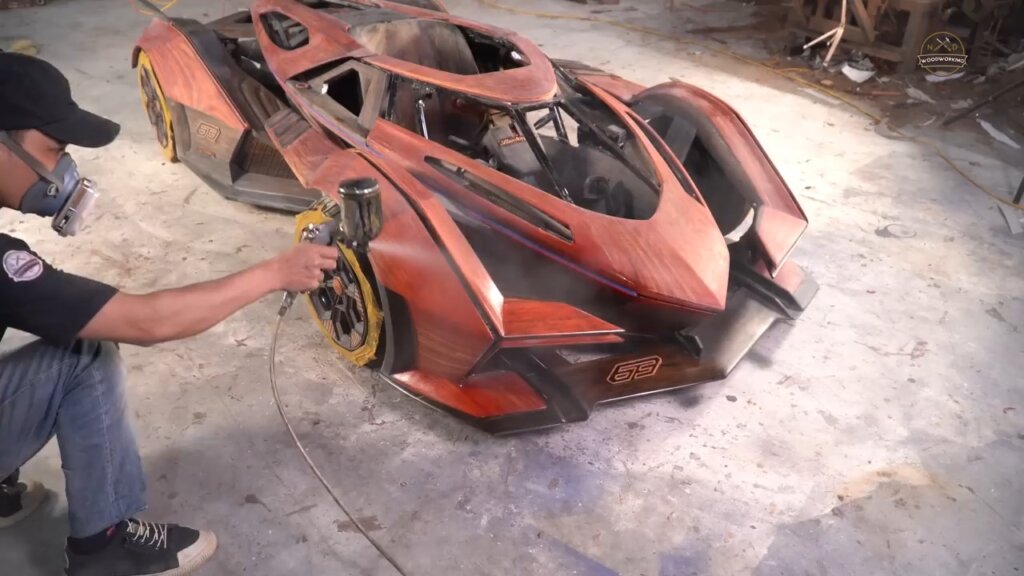 Отец сделал для сына уменьшенную копию спорткара Lamborghini