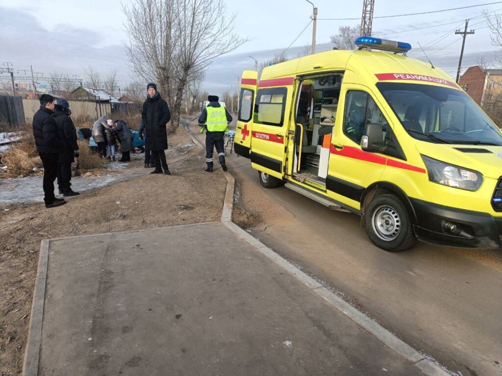 В Улан-Удэ 16-летний подросток угнал машину, попал в ДТП и сбил ребенка на остановке