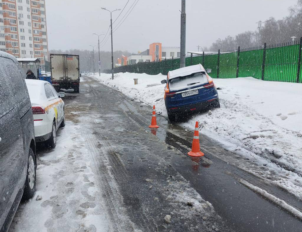 В Подмосковье подросток арендовал каршеринговый автомобиль под чужим аккаунтом и попал в ДТП