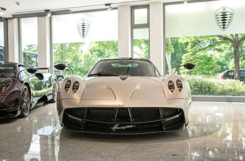 В России спорткар Pagani Huayra можно купить почти за 230 млн рублей