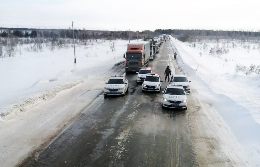 Трагедия на трассе под Сургутом: автомобиль с семьёй вынесло под встречный грузовик