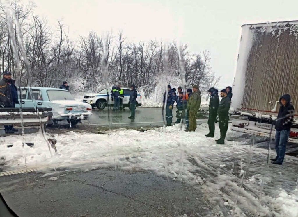Апокалипсис на трассе М-4 &#171;Дон&#187;: в снежном плену оказались сотни автомобилей. Фото и видео очевидцев
