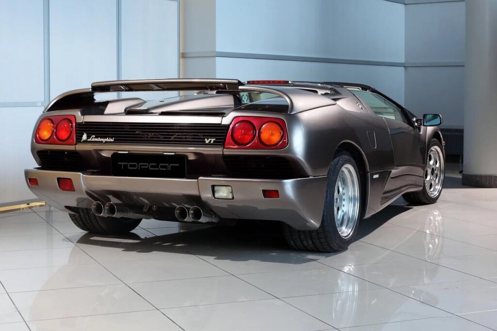 В России на продажу выставлен редкий спорткар Lamborghini Diablo VT Roadster