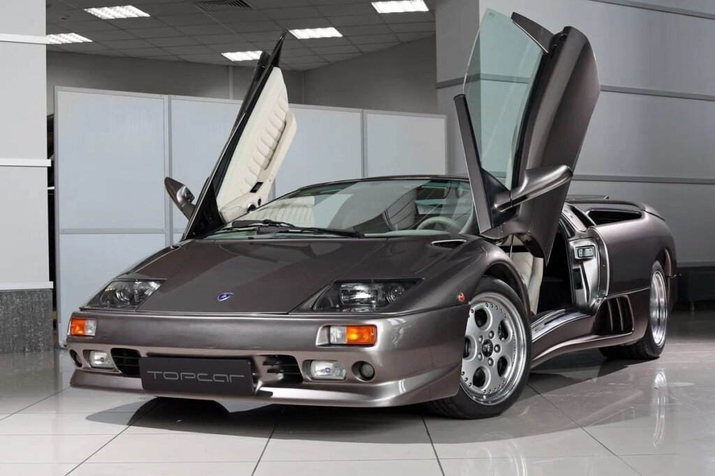 В России на продажу выставлен редкий спорткар Lamborghini Diablo VT Roadster