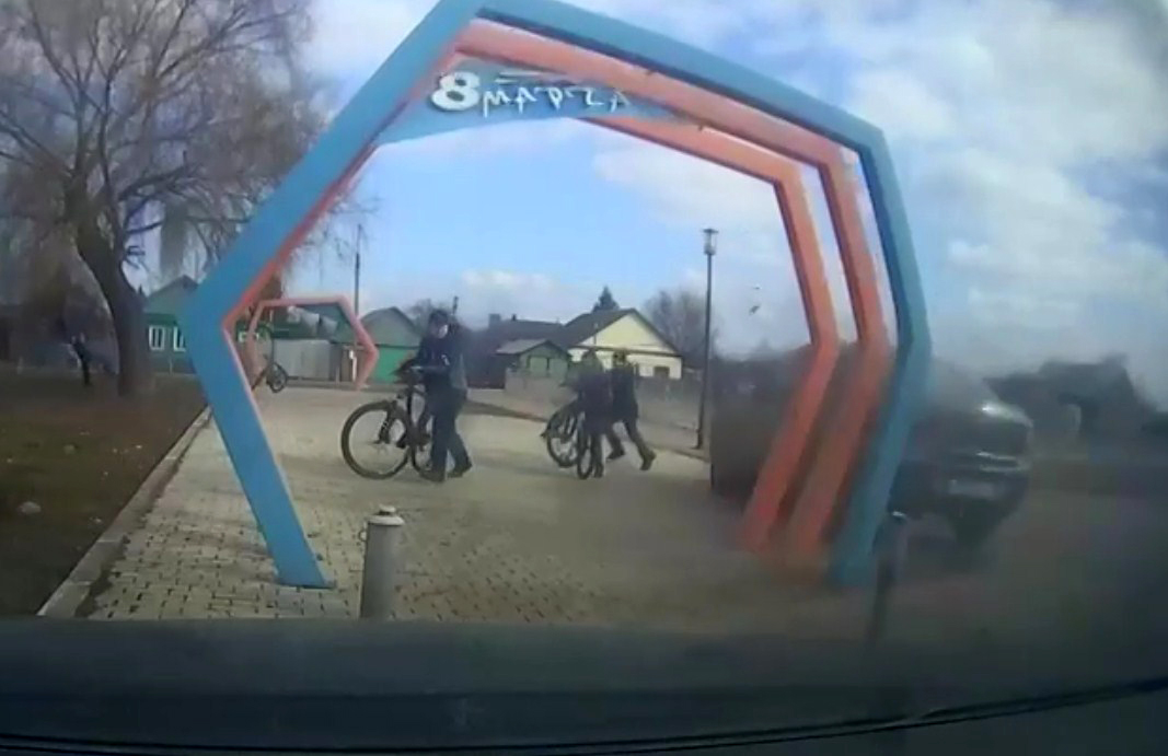 Жуткое ДТП в Татарстане: 56-летний водитель сбил мальчика на велосипеде и съехал в водоем