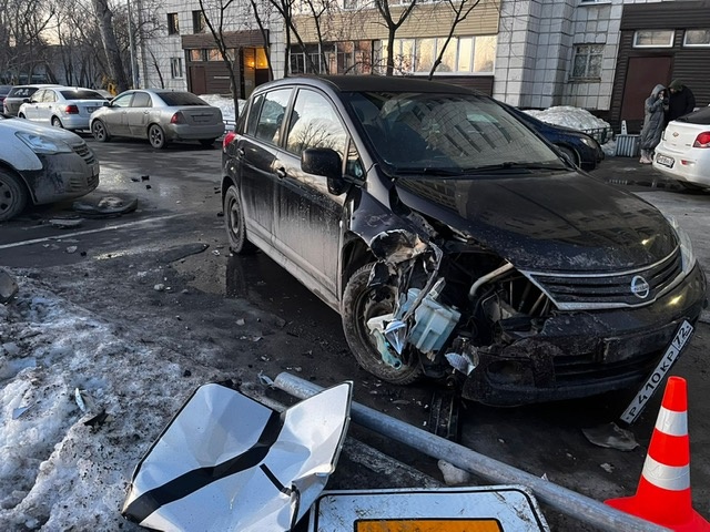 Ночной погром во дворе: пьяный водитель на BMW разбил девять автомобилей