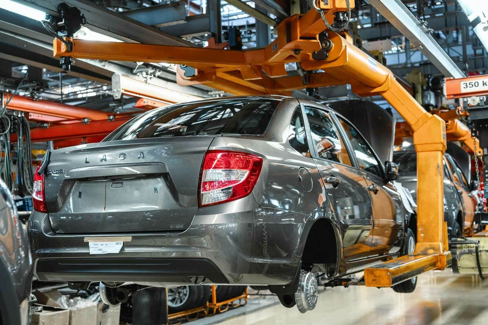 АвтоВАЗ: продажи автомобилей за год выросли более чем на 300%