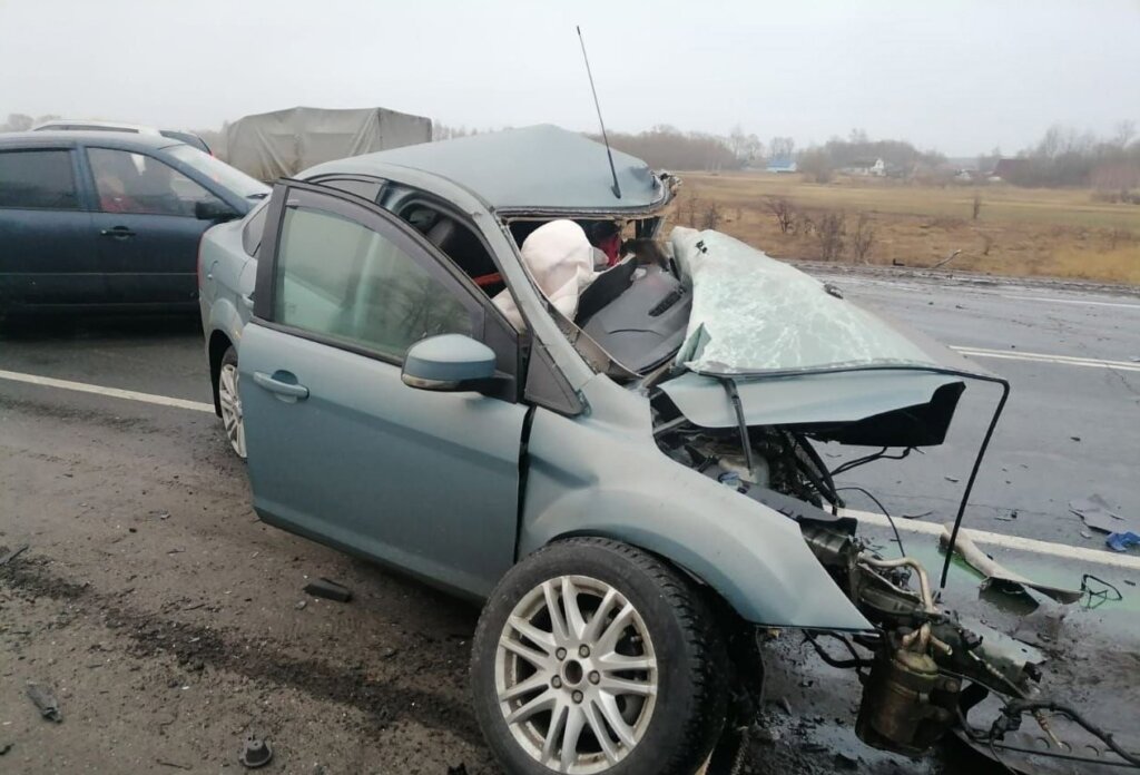 Ford Focus и Mercedes-Benz столкнулись на трассе «Каспий»: погибли оба водителя