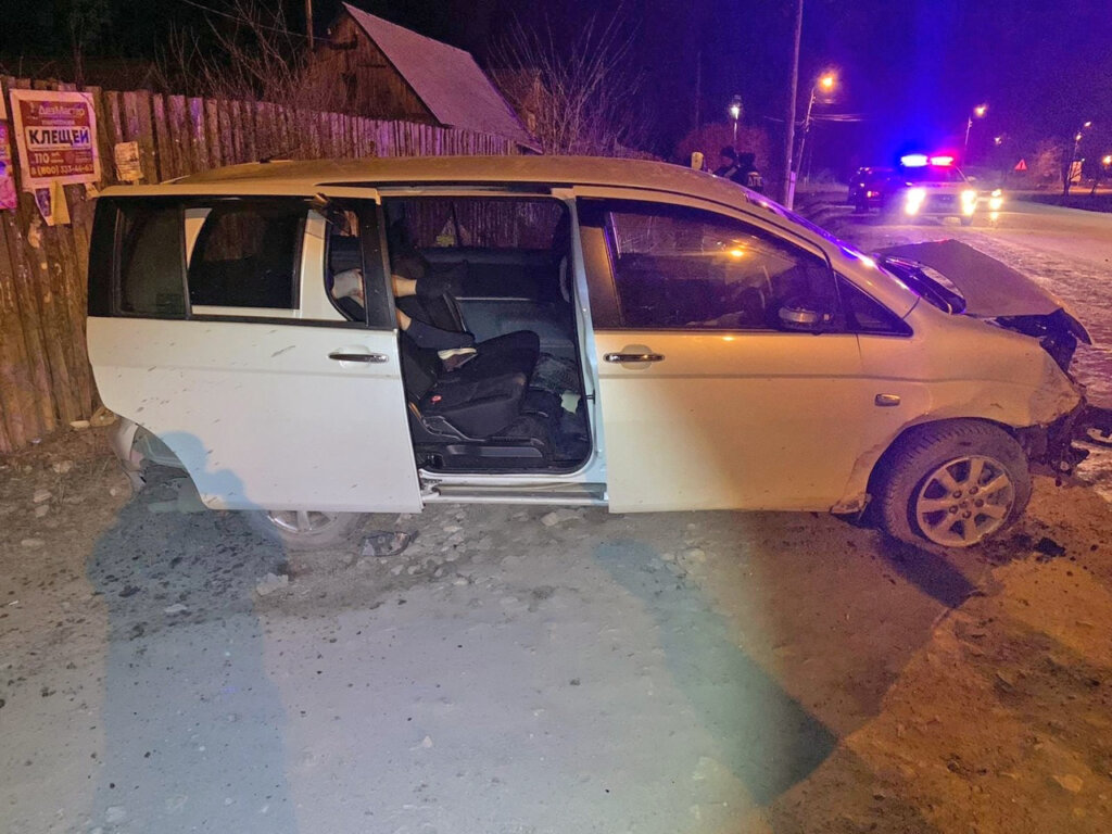 Авария в Свердловской области: водитель и пассажиры не были пристегнуты ремнями безопасности