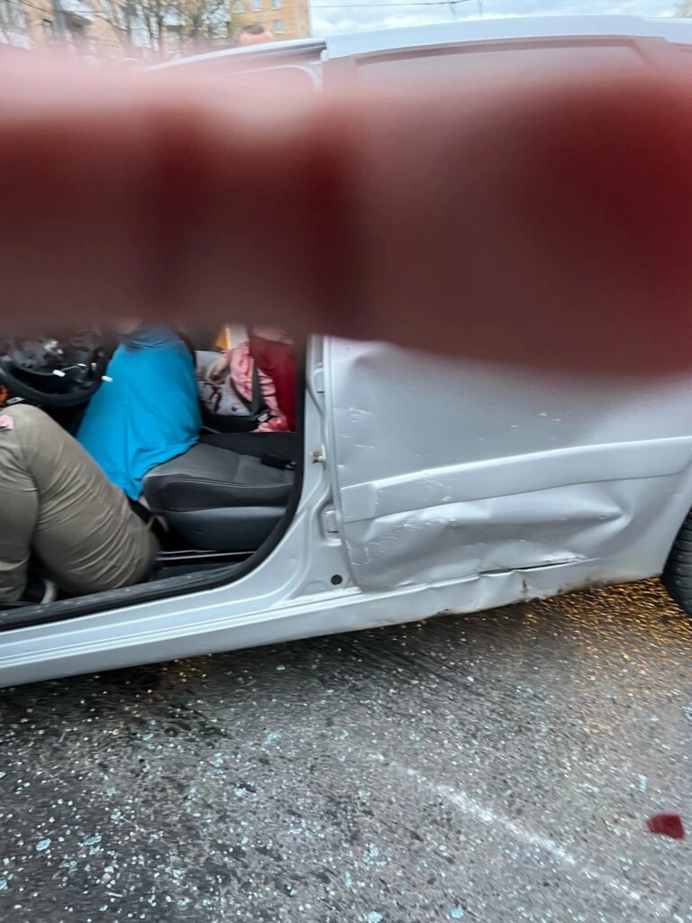 Видео ДТП в Смоленске: по вине лихача на «Тойоте» погибла беременная пассажирка «Лады»