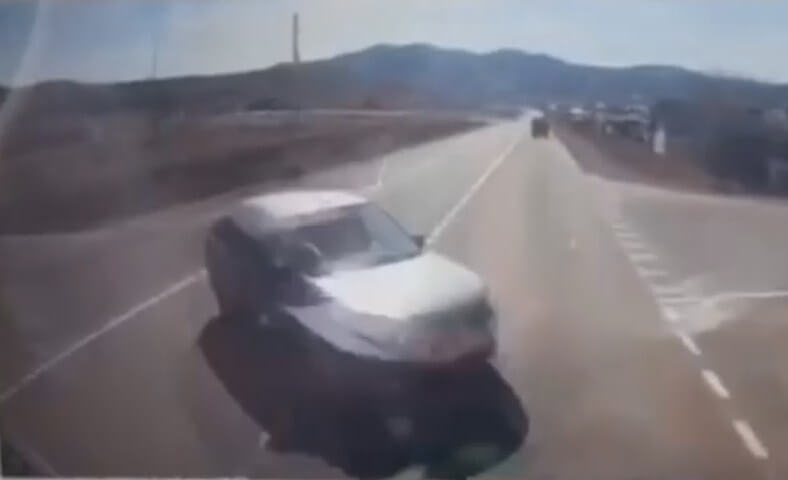 Необдуманный поворот налево на трассе в Бурятии: водитель «Лады» получил травмы