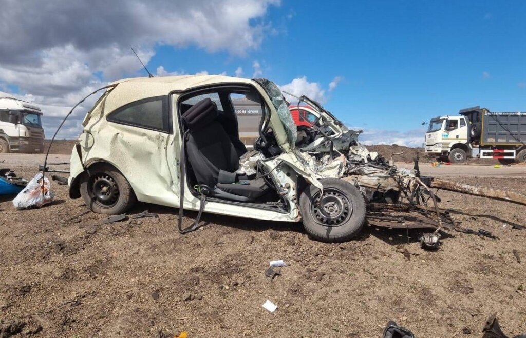 В Татарстане самосвал вытолкнул машину с детьми на встречную полосу: погибла женщина &#8212; её дети чудом выжили